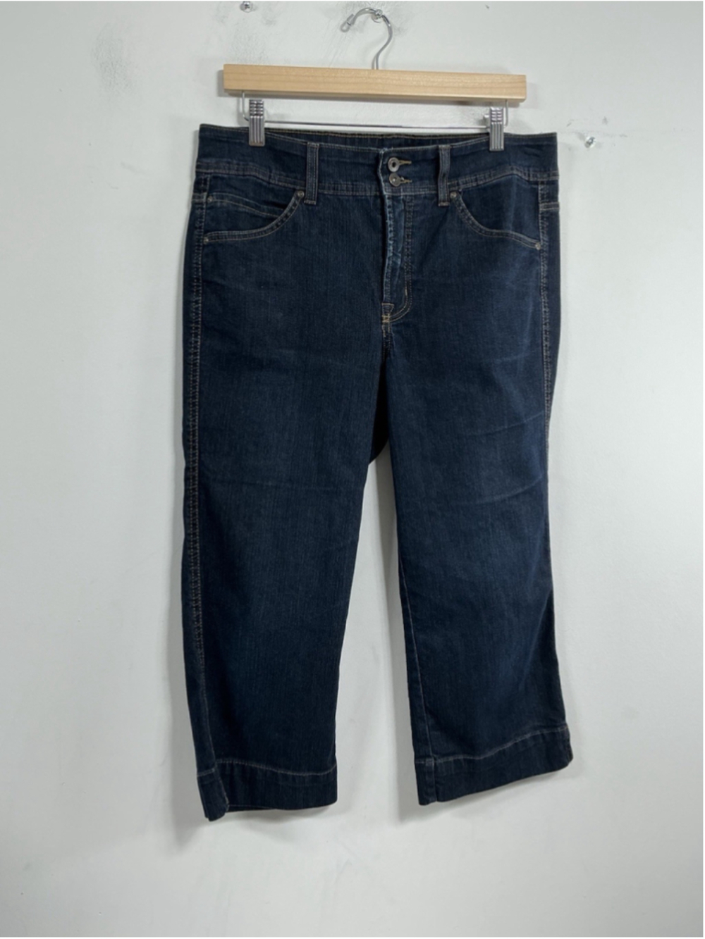 Womans Excellent Condition Bandolino Capri Blue Jeans Size 10